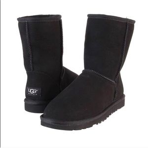 UGG Classic ll Short Boot - Black